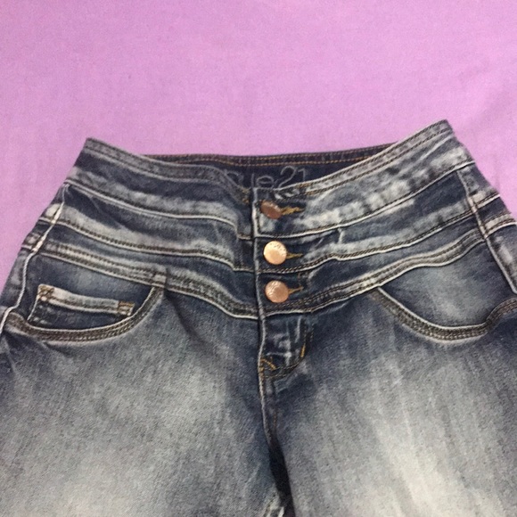 Light blue jeans - Picture 2 of 3